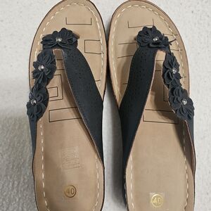 Women’s Black Floral Thong Sandals